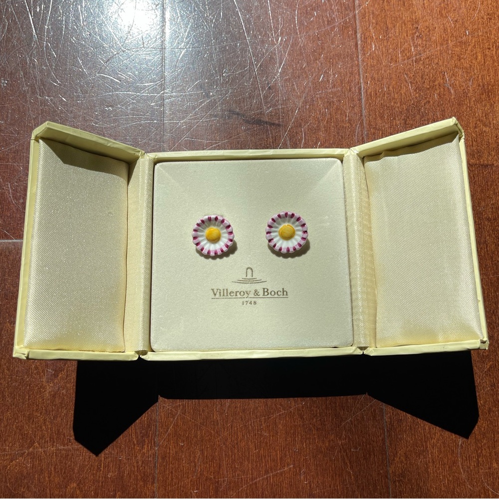 Villeroy & Boch 1748 Porcelain Daisy Clip-on Earrings - Picture 2 of 4